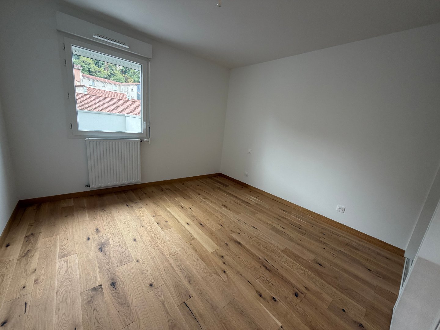 APPARTEMENT T4 A VENDRE - ST ETIENNE CHATEAUCREUX - 90.67 m2 - 300 000 &euro;