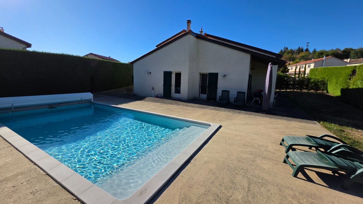 Maison d Architecte T5 avec piscine A VENDRE - ST GENEST LERPT Le Chasseur - 146 m2 - 520 000 &euro;