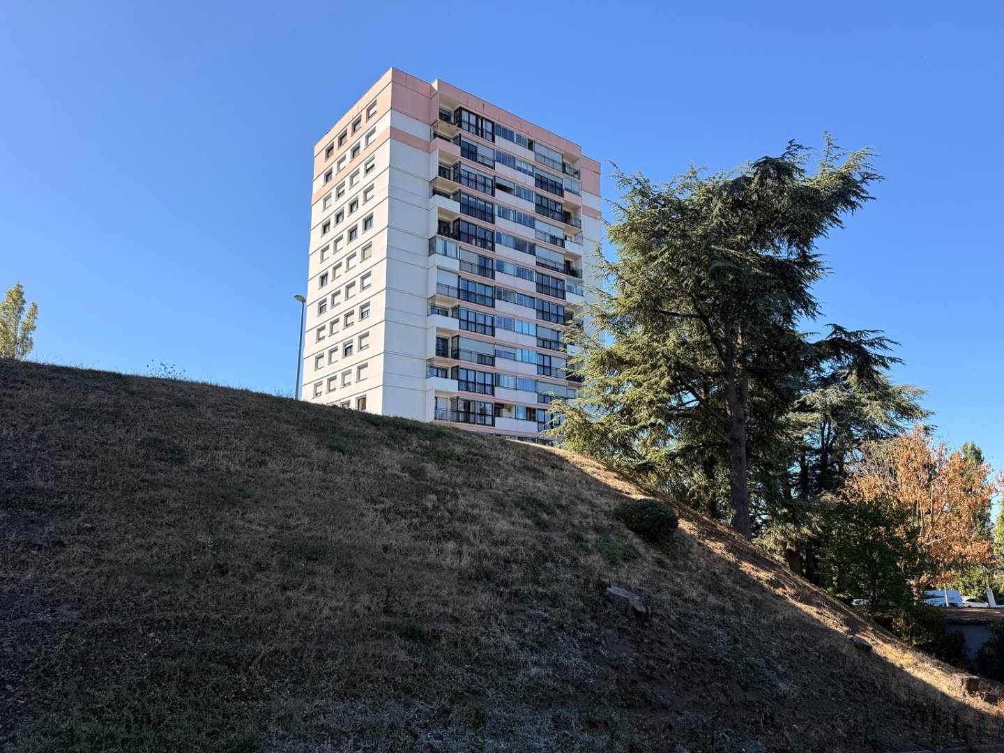 APPARTEMENT T5 A VENDRE - VILLARS - 98.36 m2 - 137 000 &euro;
