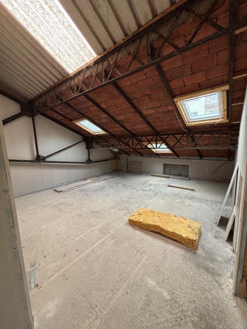 PLATEAU À AMÉNAGER A VENDRE - ST ETIENNE BELLEVUE - 84.78 m2 - 45 000 &euro;