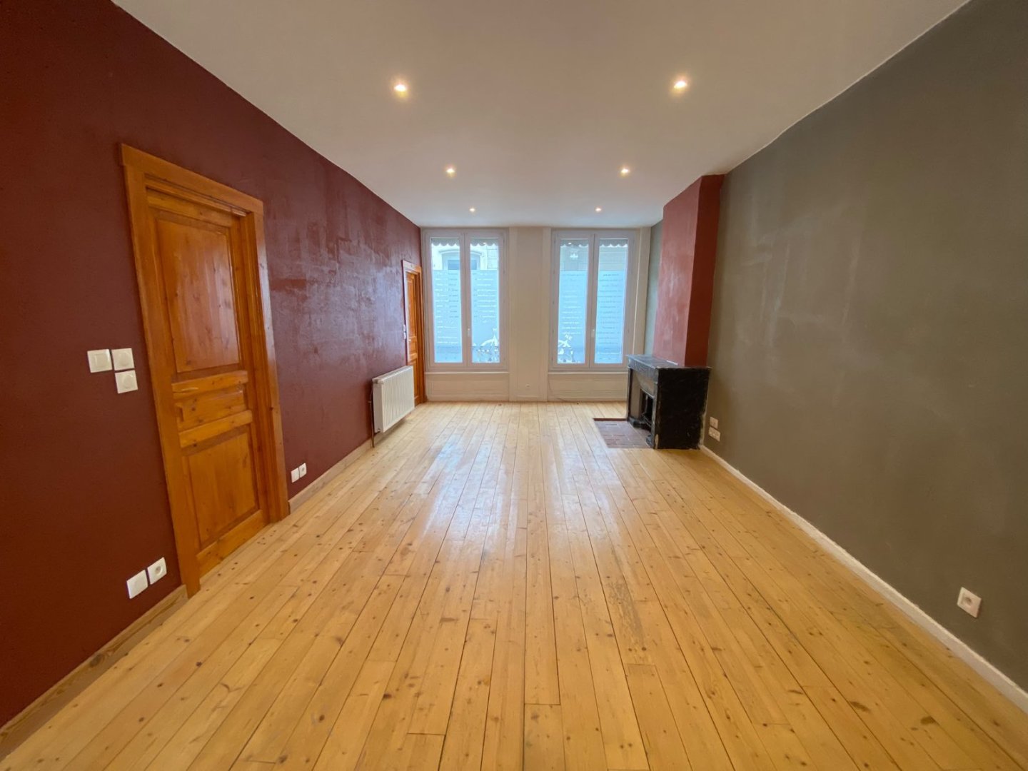 APPARTEMENT T2 A LOUER - ST ETIENNE HYPER CENTRE/DORIAN - 62.88 m2 - 550 &euro; charges comprises par mois