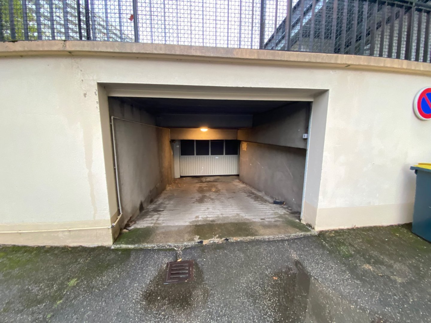 GARAGE A LOUER - ST ETIENNE FAURIEL - 20 m2 - 80 &euro; charges comprises par mois