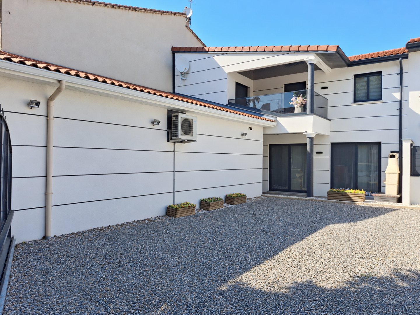 MAISON A VENDRE - SURY LE COMTAL - 150 m2 - 259 000 &euro;