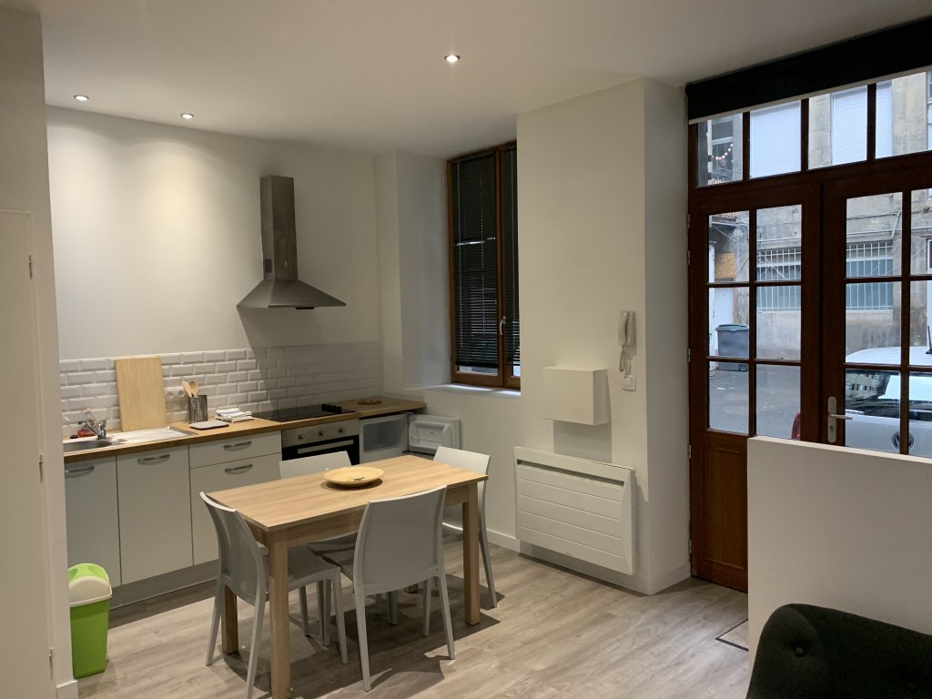 APPARTEMENT T1 A LOUER - ST ETIENNE HOTEL DE VILLE - 33 m2 - 440 &euro; charges comprises par mois