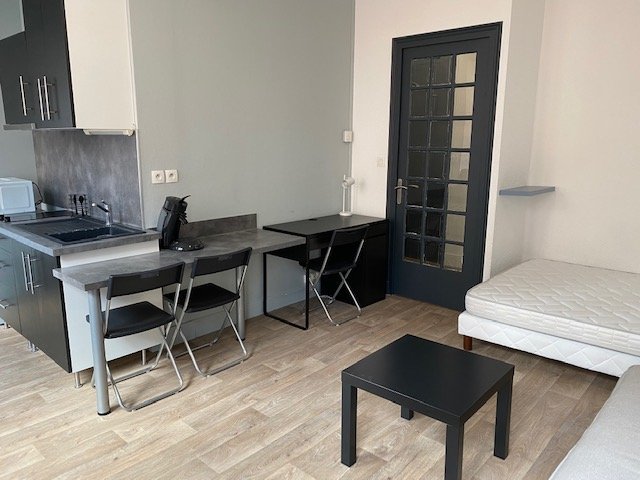 APPARTEMENT T1 A LOUER - ST ETIENNE AVENUE DE LA LIBERATION/GRANDE POSTE - 29.49 m2 - 425 &euro; charges comprises par mois