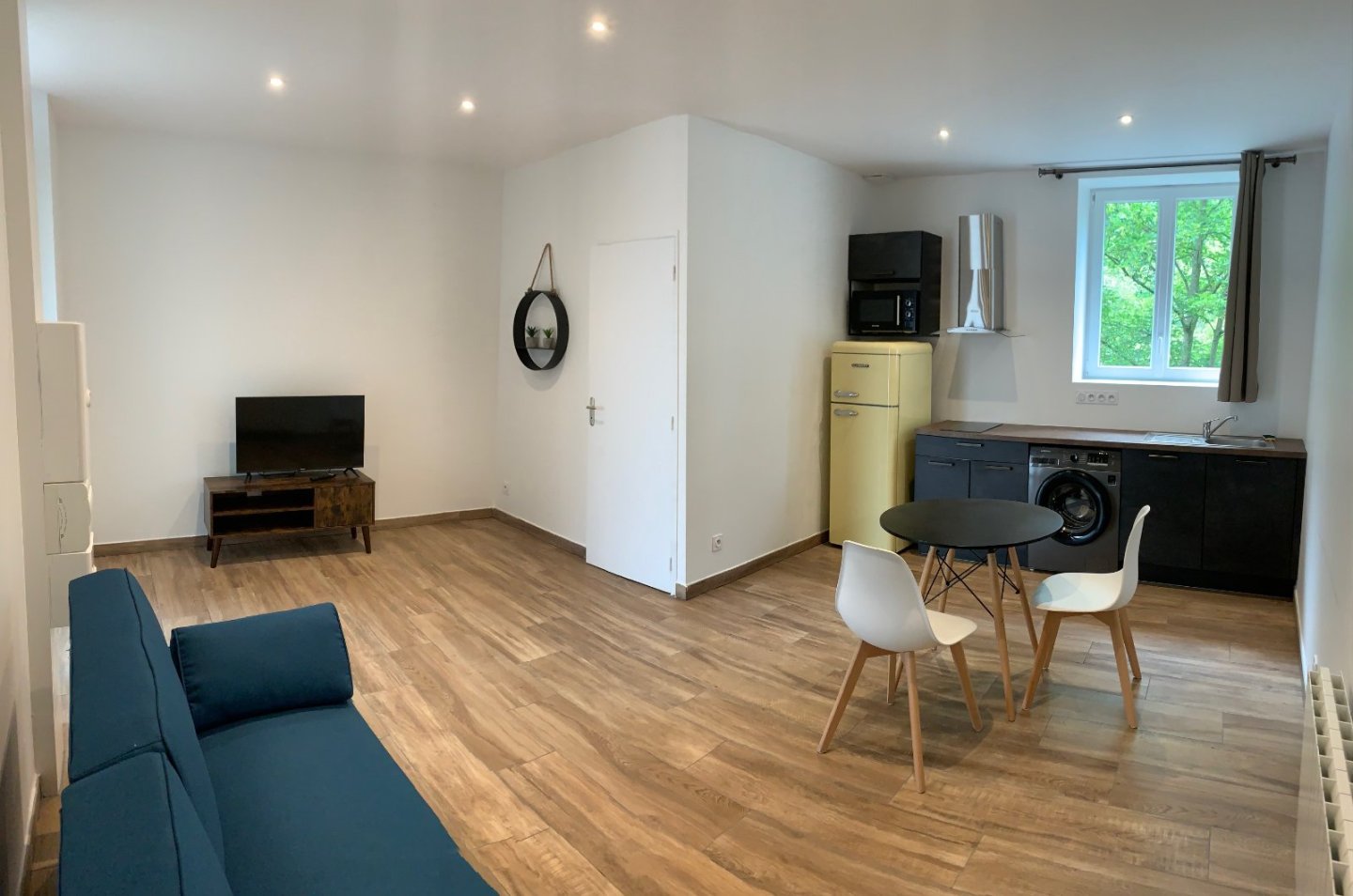 Studio Semi-Meubl� A LOUER - ST ETIENNE Quartier Albert Thomas/Ursules - 25.87 m2 - 452�&euro; charges comprises par mois