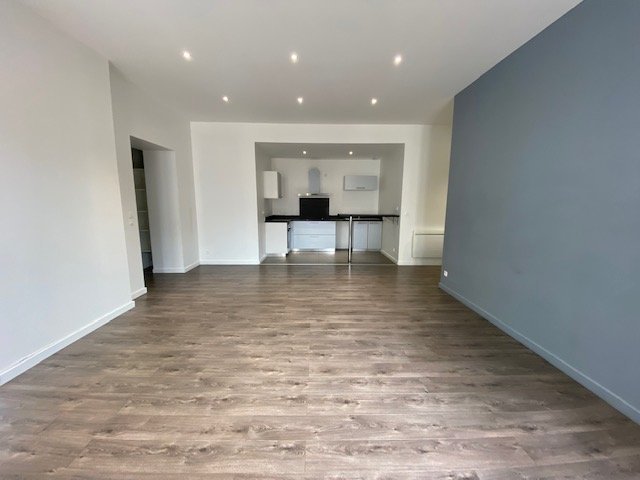 Grand 3 pièces A LOUER - ST ETIENNE Hyper Centre/Dorian/Peuple - 82.82 m2 - 700 &euro; charges comprises par mois