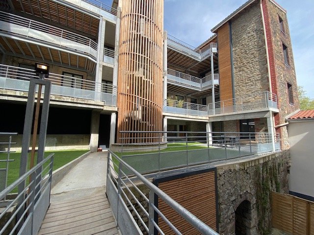 Studio semi-équipée A LOUER - ST ETIENNE Albert Thomas/Badouillère - 23.44 m2 - 435 € charges comprises par mois