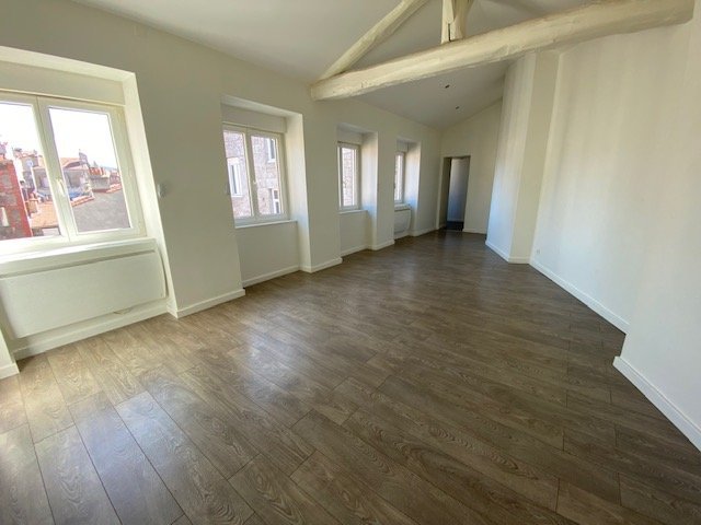 APPARTEMENT T5 A LOUER - ST ETIENNE SECTEUR PIETONS - 103.68 m2 - 960 &euro; charges comprises par mois
