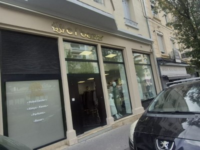 BOUTIQUE A VENDRE - ST ETIENNE BELLEVUE - 82 m2 - 115 000 €