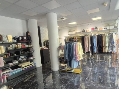 BOUTIQUE A VENDRE - ST ETIENNE BELLEVUE - 82 m2 - 115 000 €