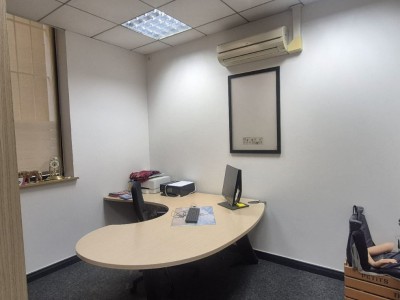 BOUTIQUE A VENDRE - ST ETIENNE BELLEVUE - 82 m2 - 115 000 €