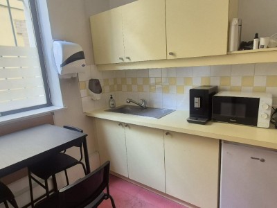 BOUTIQUE A VENDRE - ST ETIENNE BELLEVUE - 82 m2 - 115 000 €