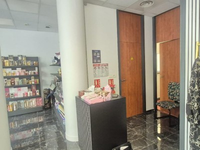 BOUTIQUE A VENDRE - ST ETIENNE BELLEVUE - 82 m2 - 115 000 €