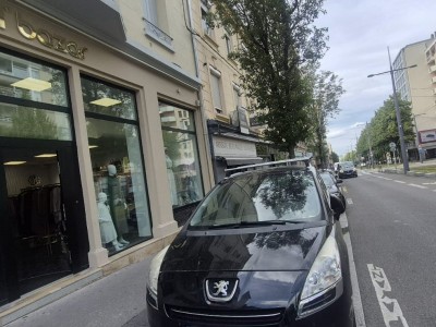 BOUTIQUE A VENDRE - ST ETIENNE BELLEVUE - 82 m2 - 115 000 €