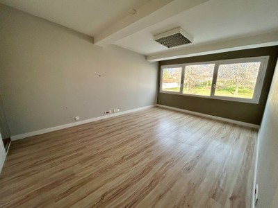 Surface de bureau à la location A LOUER - ANDREZIEUX BOUTHEON - 126 m2 - 990 € HC par mois