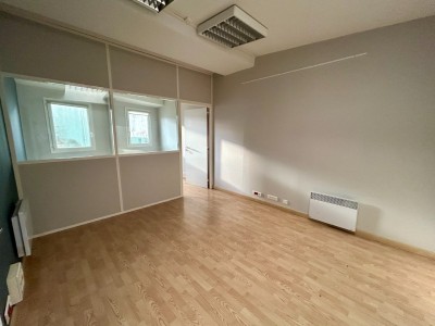 Surface de bureau à la location A LOUER - ANDREZIEUX BOUTHEON - 126 m2 - 990 € HC par mois