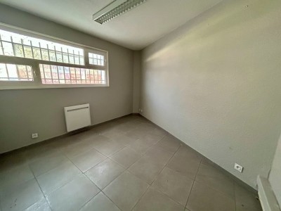 Surface de bureau à la location A LOUER - ANDREZIEUX BOUTHEON - 126 m2 - 990 € HC par mois