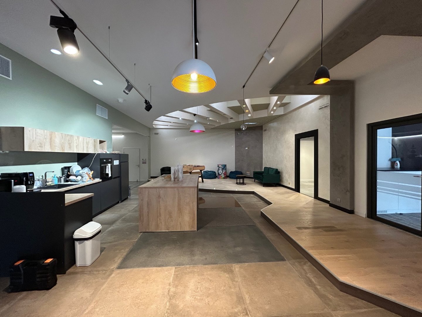 Surface de bureau � la location - L ETRAT - 24 m2 - R&Eacute;ALIS&Eacute;