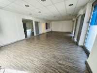 Bureau ou commerce A LOUER - ST ETIENNE CHATEAUCREUX/MONTAT - 105.48 m2 - 490 &euro; HC par mois