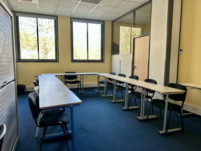 Surface de bureau  la location A LOUER - ST ETIENNE FAURIEL - 188 m2 - 1667€ HC et HT par mois