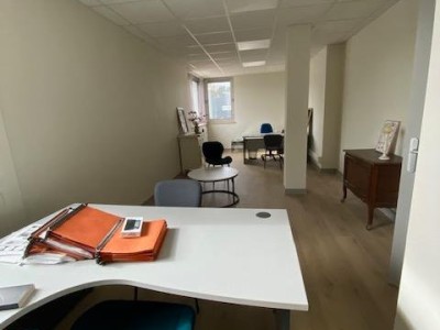 BUREAU A VENDRE - ST PRIEST EN JAREZ - 118.19 m2 - 141 900 €