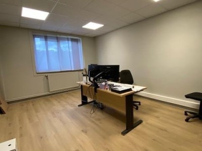 BUREAU A VENDRE - ST PRIEST EN JAREZ - 118.19 m2 - 141 900 €