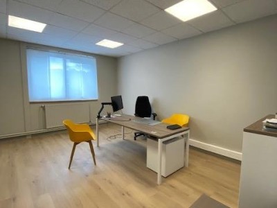 BUREAU A VENDRE - ST PRIEST EN JAREZ - 118.19 m2 - 141 900 €