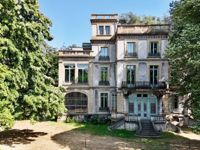 CHATEAU A VENDRE - LE CHAMBON FEUGEROLLES - 570 m2 - 680000€