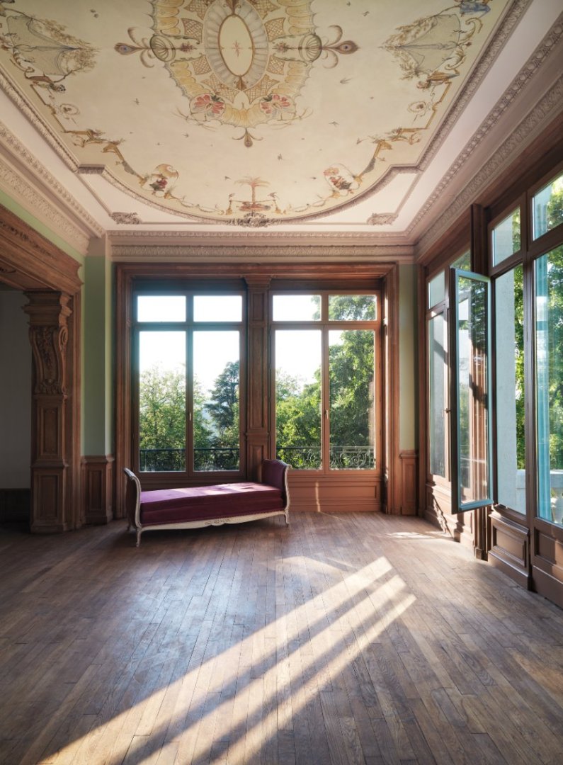 CHATEAU - LE CHAMBON FEUGEROLLES - 570 m2 - VENDU