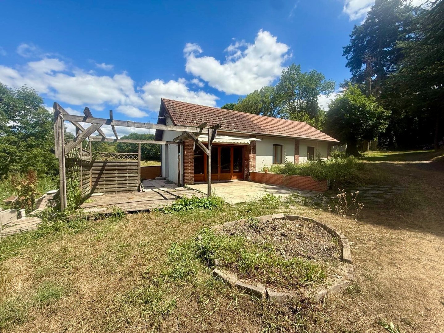 CHATEAU - LE CHAMBON FEUGEROLLES - 570 m2 - VENDU