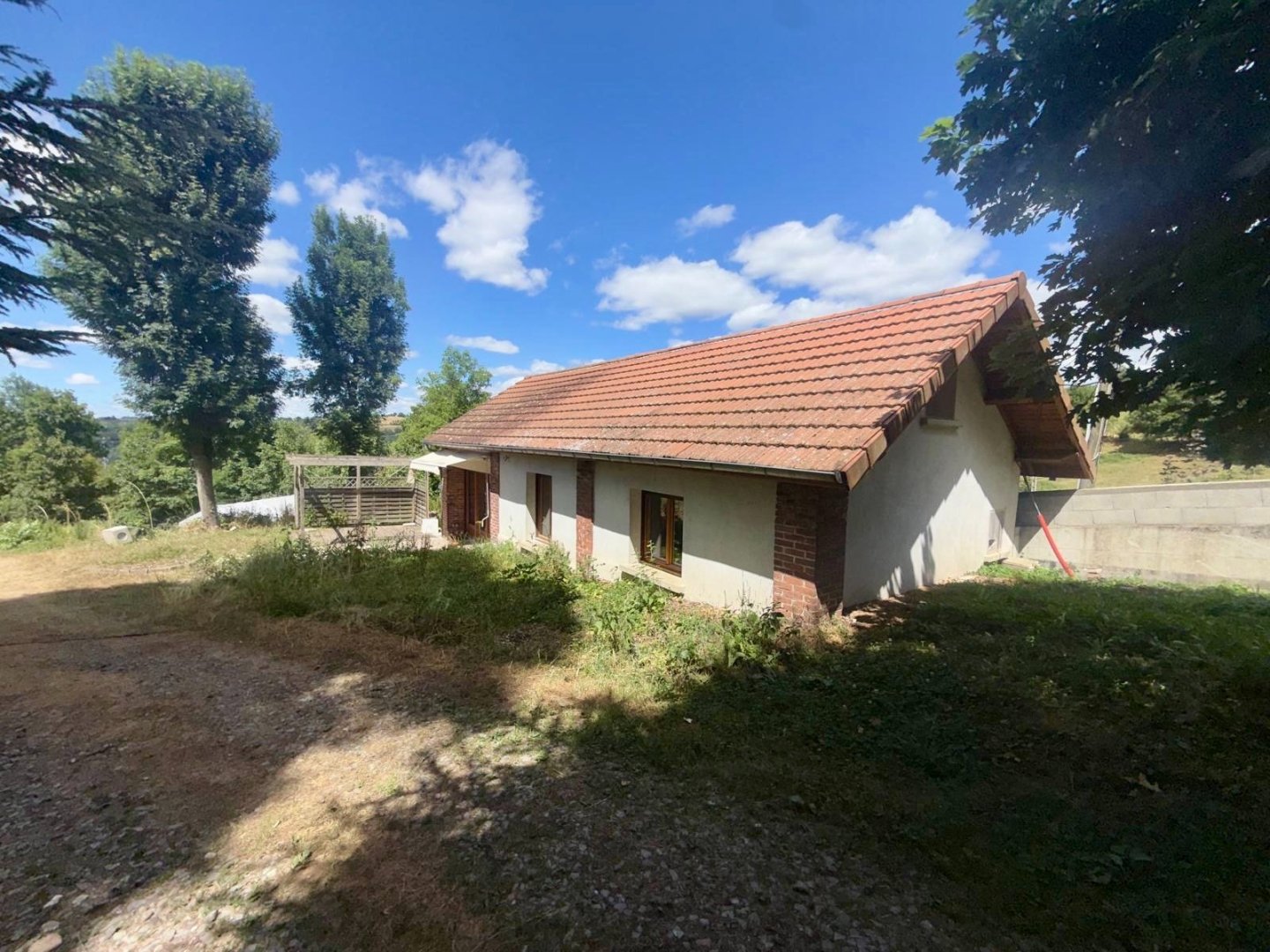 CHATEAU - LE CHAMBON FEUGEROLLES - 570 m2 - VENDU