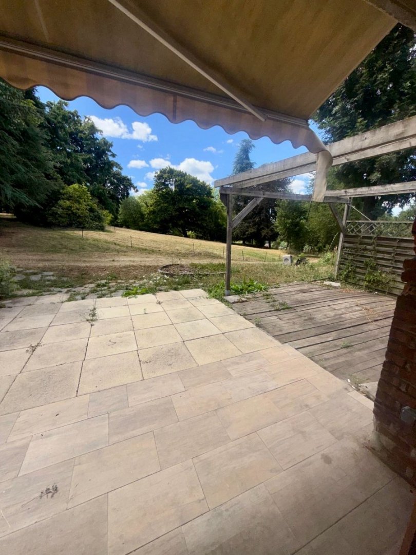 CHATEAU - LE CHAMBON FEUGEROLLES - 570 m2 - VENDU