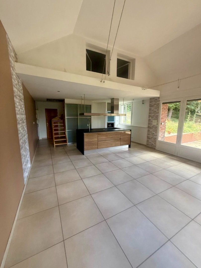 CHATEAU - LE CHAMBON FEUGEROLLES - 570 m2 - VENDU