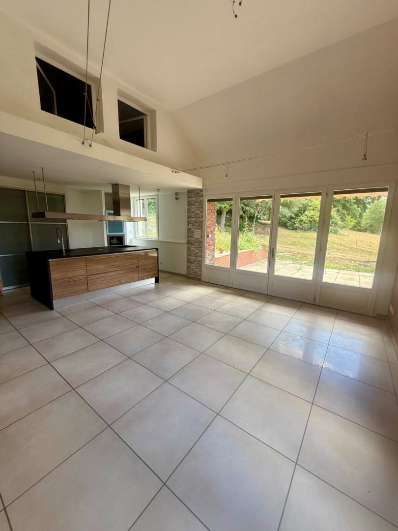 CHATEAU - LE CHAMBON FEUGEROLLES - 570 m2 - VENDU