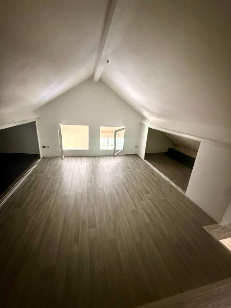 CHATEAU - LE CHAMBON FEUGEROLLES - 570 m2 - VENDU