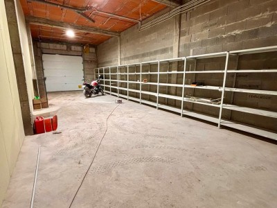 ENTREPOT A LOUER - STE SIGOLENE - 103.38 m2 - 650 € HC et HT par mois