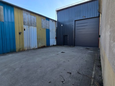 ENTREPOT A VENDRE - ROCHE LA MOLIERE - 581 m2 - 410 000 €