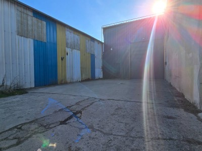 ENTREPOT A VENDRE - ROCHE LA MOLIERE - 581 m2 - 410 000 €