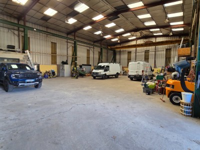 ENTREPOT A VENDRE - ROCHE LA MOLIERE - 581 m2 - 410 000 €