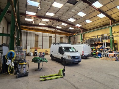 ENTREPOT A VENDRE - ROCHE LA MOLIERE - 581 m2 - 410 000 €