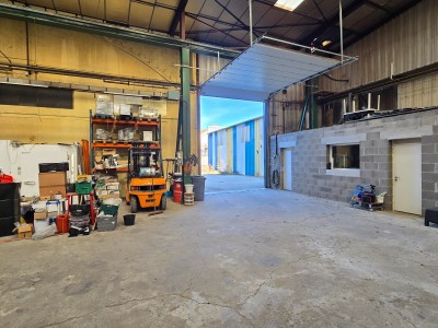 ENTREPOT A VENDRE - ROCHE LA MOLIERE - 581 m2 - 410 000 €