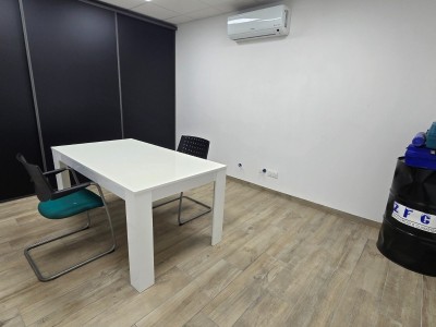 ENTREPOT A VENDRE - ROCHE LA MOLIERE - 581 m2 - 410 000 €