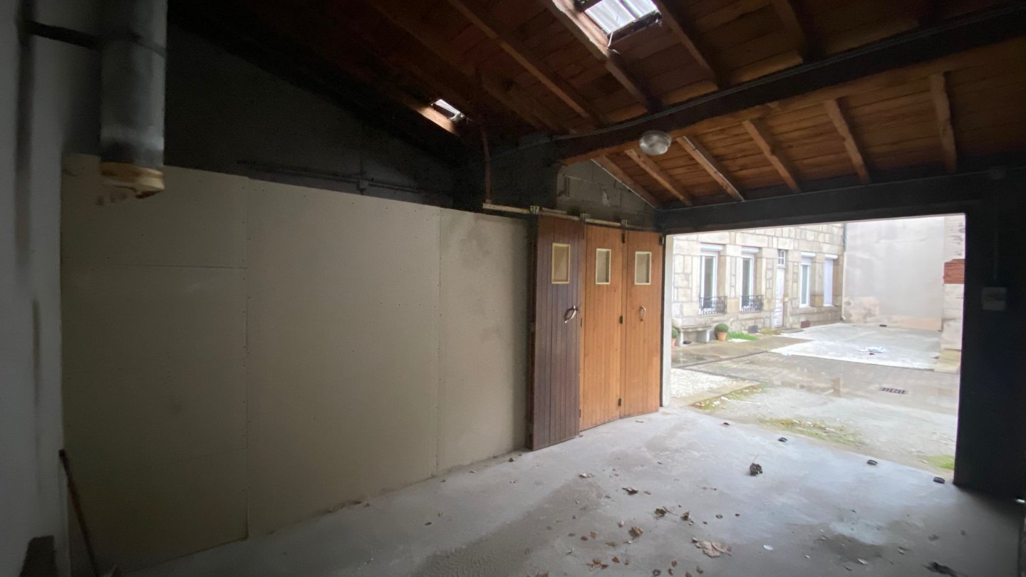 GARAGE - ST ETIENNE CHARITE - LOU&Eacute;