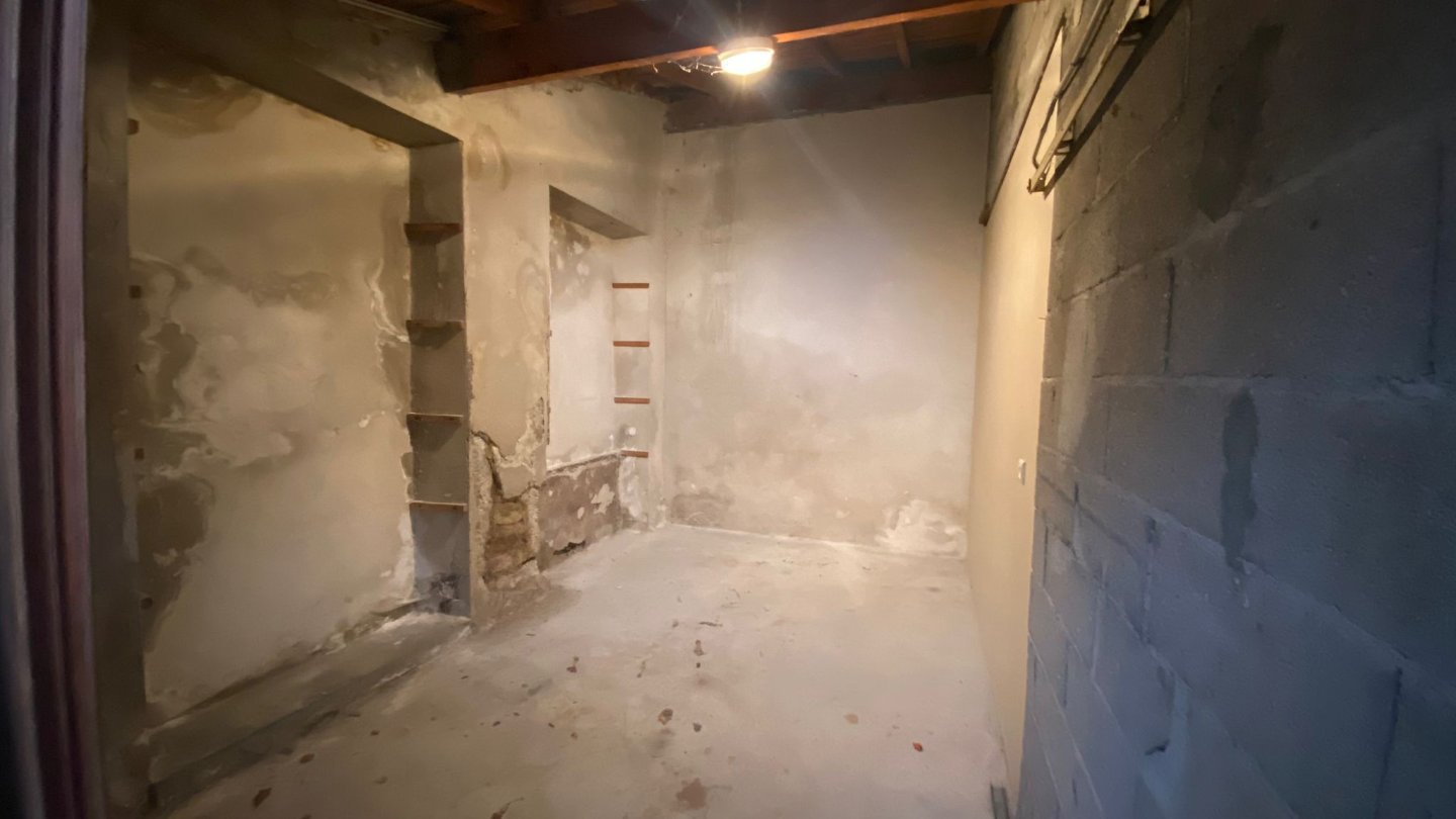 GARAGE - ST ETIENNE CHARITE - LOU&Eacute;