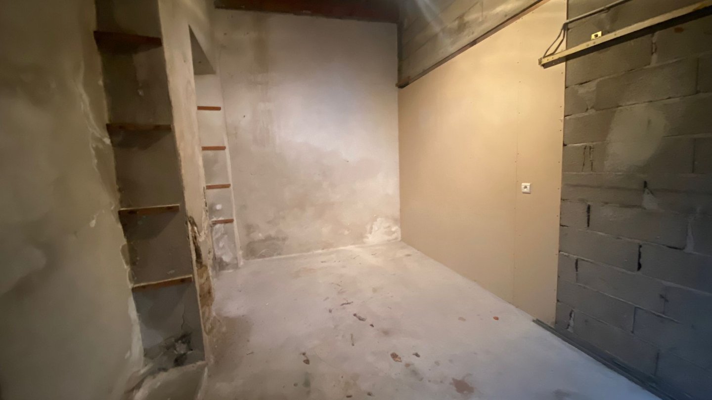 GARAGE - ST ETIENNE CHARITE - LOU&Eacute;