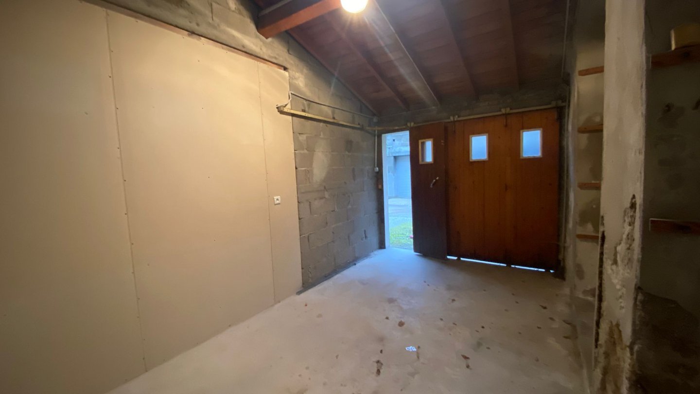 GARAGE - ST ETIENNE CHARITE - LOU&Eacute;