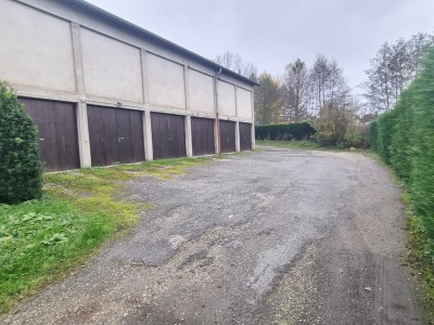 Immeuble 2 appartements F4 ,85m, 12 dpts, 10 garages lous,terrain de 2400m