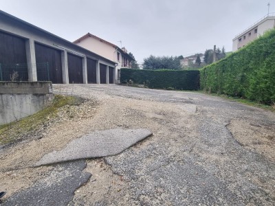 Immeuble 2 appartements F4 ,85m, 12 dpts, 10 garages lous,terrain de 2400m