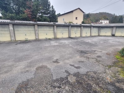 Immeuble 2 appartements F4 ,85m, 12 dpts, 10 garages lous,terrain de 2400m